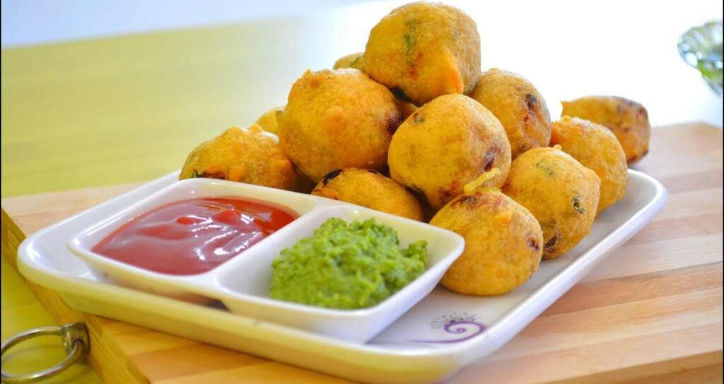 Hot Batata Vada with Chutneys